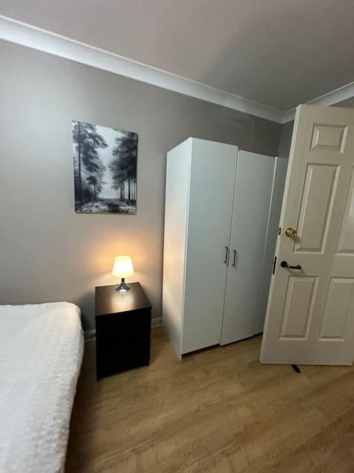 A 2 Standard Bedrooms Flat London Kültér fotó