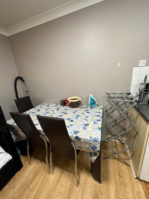A 2 Standard Bedrooms Flat London Kültér fotó