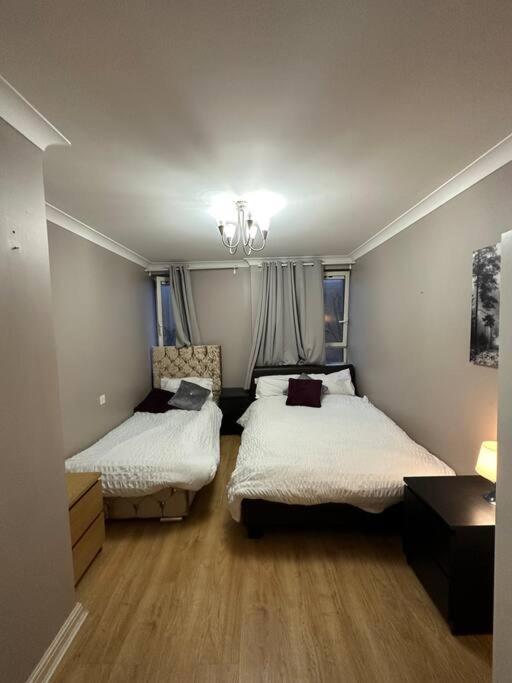 A 2 Standard Bedrooms Flat London Kültér fotó