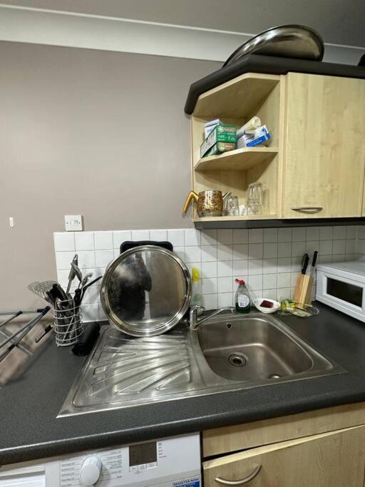 A 2 Standard Bedrooms Flat London Kültér fotó