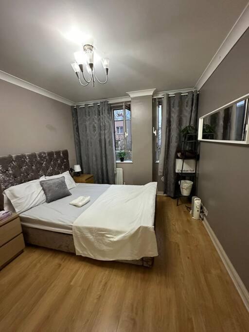 A 2 Standard Bedrooms Flat London Kültér fotó