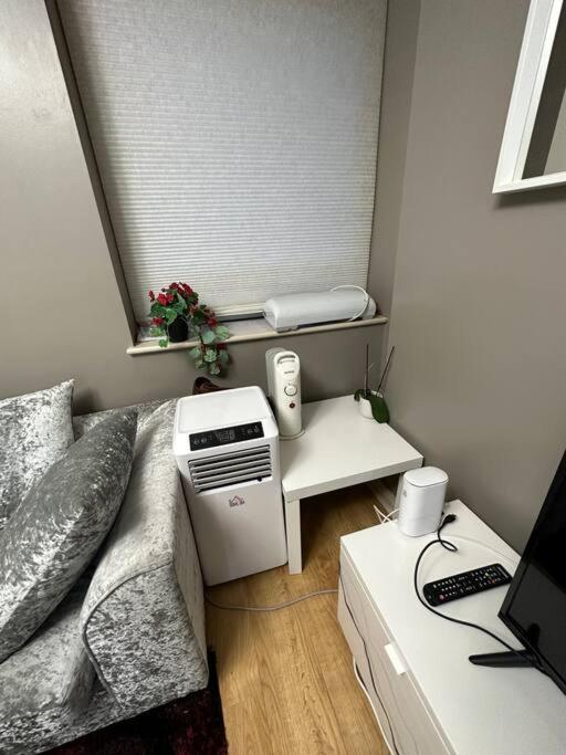 A 2 Standard Bedrooms Flat London Kültér fotó
