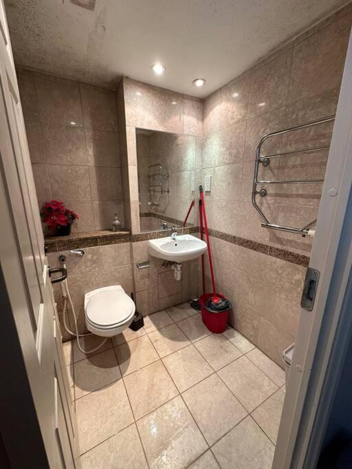 A 2 Standard Bedrooms Flat London Kültér fotó